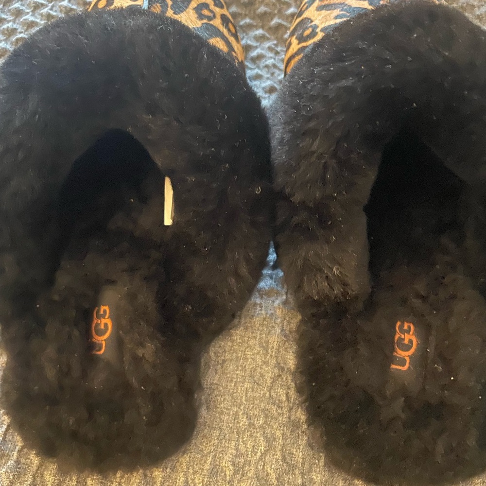 UGG Leopard Women's Slipper  Size 10 - Picture 3 of 4